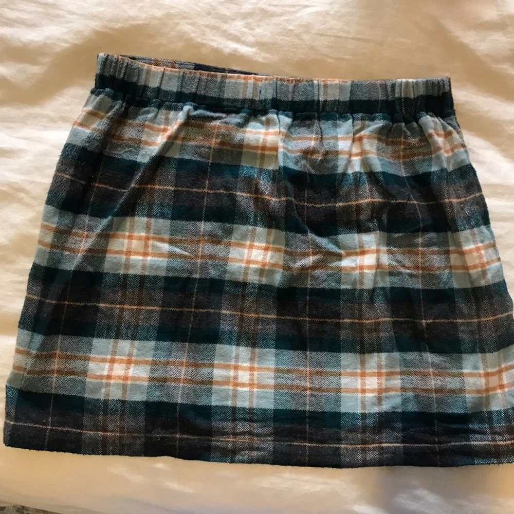American Eagle plaid mini skirt. - Picture 3 of 3